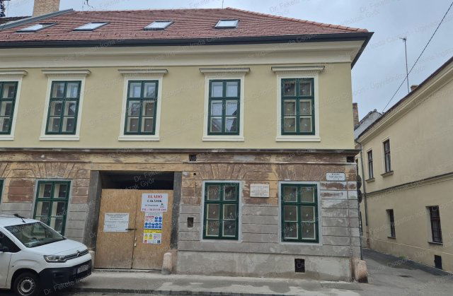 Eladó iroda, Győrött 61.194 M Ft, 2 szobás