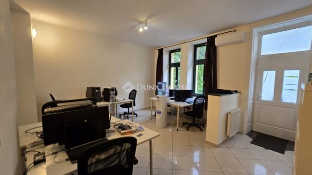 Eladó téglalakás, Veszprémben 65 M Ft, 2 szobás