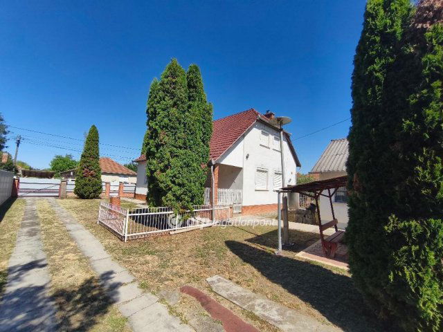 Eladó családi ház, Szolnokon 95 M Ft, 3+2 szobás