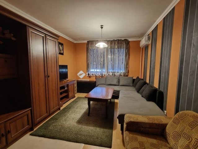 Eladó panellakás, Debrecenben 69.9 M Ft, 3 szobás