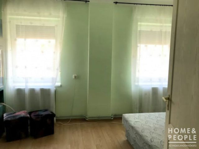 Eladó téglalakás, Szegeden 43.9 M Ft, 2 szobás