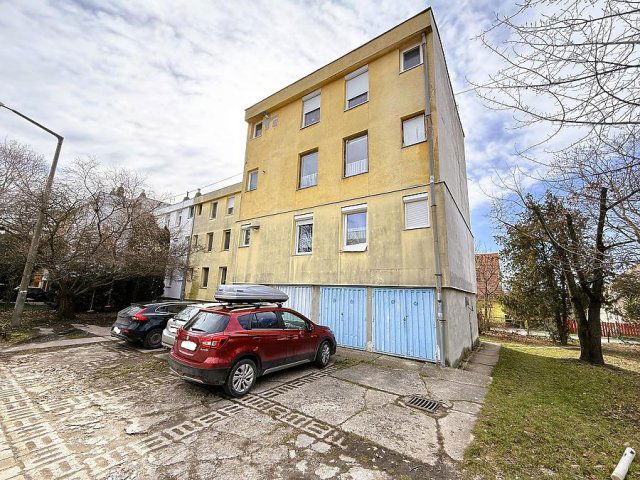 Eladó panellakás, Szentendrén 83.9 M Ft, 3 szobás