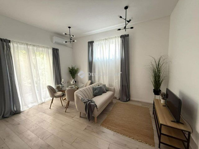 Eladó téglalakás, Pécsett, Apáca utcában 82.9 M Ft, 3 szobás