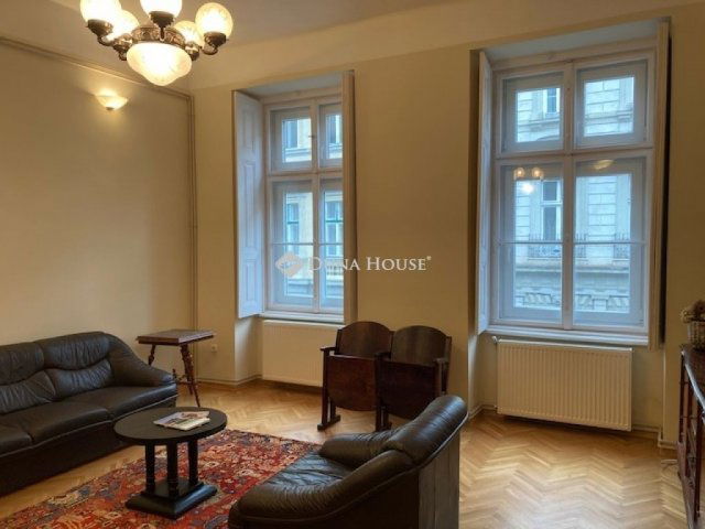 Eladó téglalakás, Budapesten, VI. kerületben 129.9 M Ft