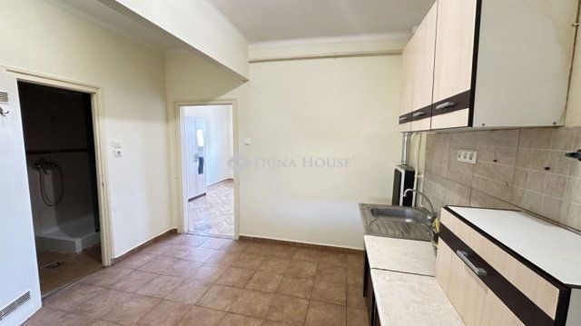 Eladó téglalakás, Kecskeméten 36 M Ft, 1 szobás