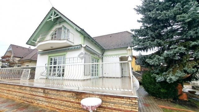 Eladó családi ház, Dunakeszin 199.5 M Ft, 7 szobás