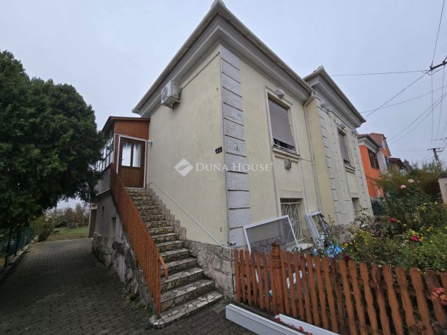 Eladó családi ház, Pécsett, Fogaras utcában 126.9 M Ft