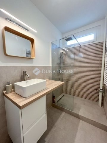 Eladó panellakás, Pécsett 54.9 M Ft, 2 szobás