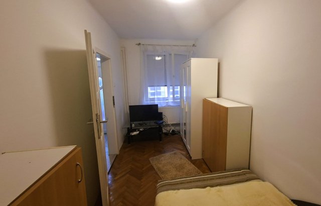 Kiadó téglalakás, albérlet, Pécsett 140 E Ft / hó, 1 szobás