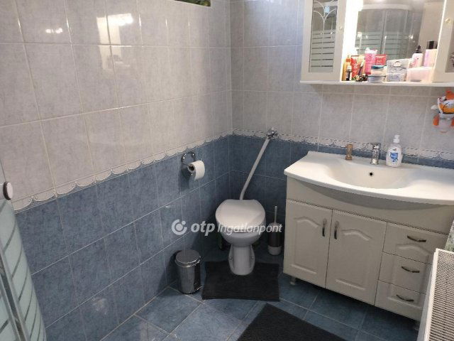 Eladó téglalakás, Mosonmagyaróváron 65.5 M Ft, 4 szobás