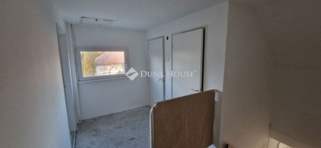 Eladó családi ház, Balatonmáriafürdőn 89.9 M Ft, 7 szobás