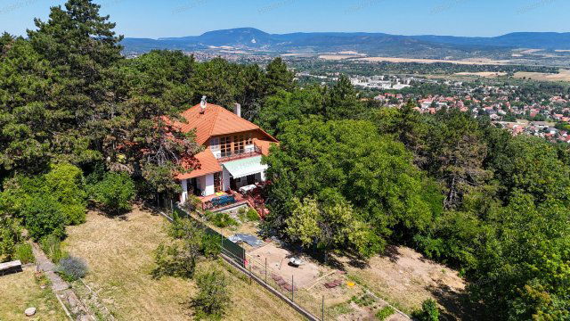 Eladó családi ház, Solymáron 269 M Ft, 8 szobás