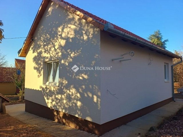 Eladó családi ház, Cserkúton 59.9 M Ft, 2 szobás