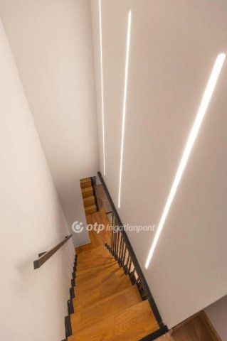 Eladó téglalakás, Budapesten, VI. kerületben 52.5 M Ft, 2 szobás