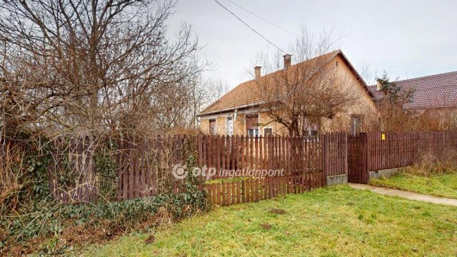 Eladó családi ház, Geszteréden 23.5 M Ft, 3 szobás