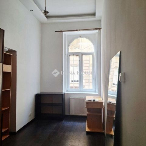 Eladó téglalakás, Budapesten, VIII. kerületben 53.9 M Ft