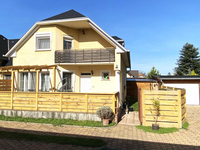 Eladó sorház, Győrött 100 M Ft, 4+1 szobás