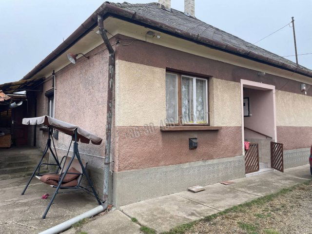 Eladó családi ház, Mezőzomboron 13.8 M Ft, 2+1 szobás
