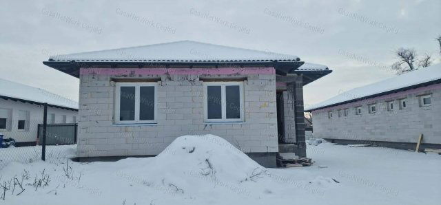 Eladó téglalakás, Cegléden 60 M Ft, 3 szobás