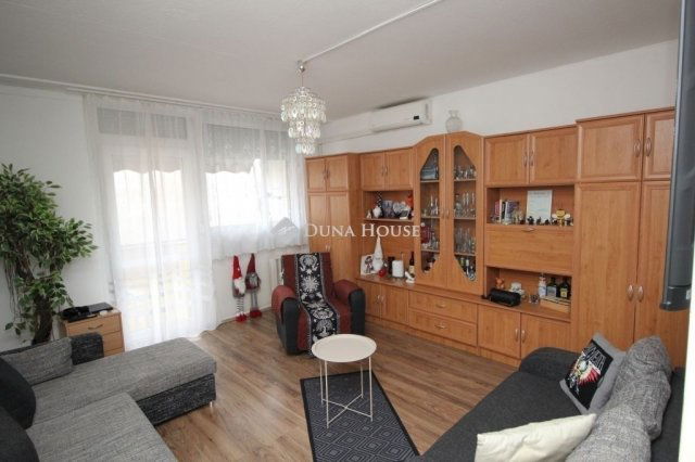 Eladó panellakás, Kecskeméten 45.9 M Ft, 3 szobás