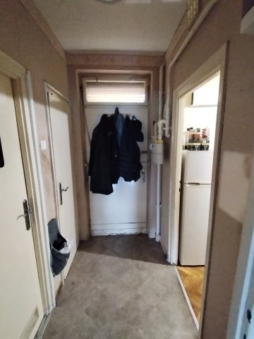 Eladó téglalakás, Szolnokon 32 M Ft, 2 szobás