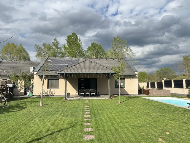 Eladó ikerház, Szadán 179.99 M Ft, 3+1 szobás