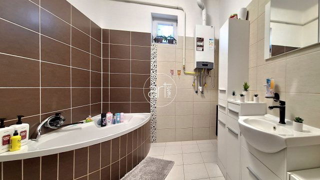 Eladó családi ház, Hódmezővásárhelyen 69.9 M Ft, 4 szobás