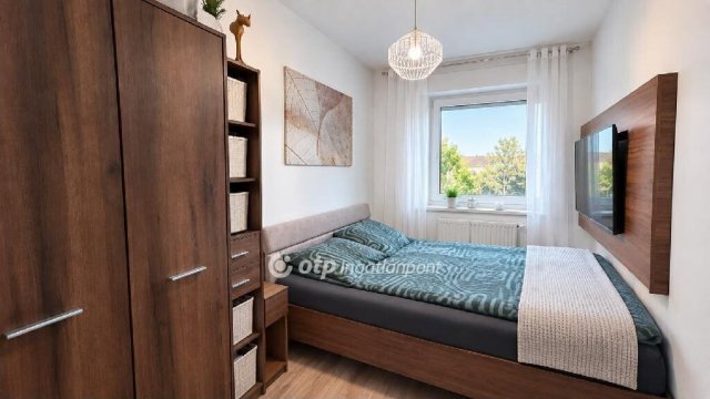 Eladó téglalakás, Győrött 99 M Ft, 3 szobás