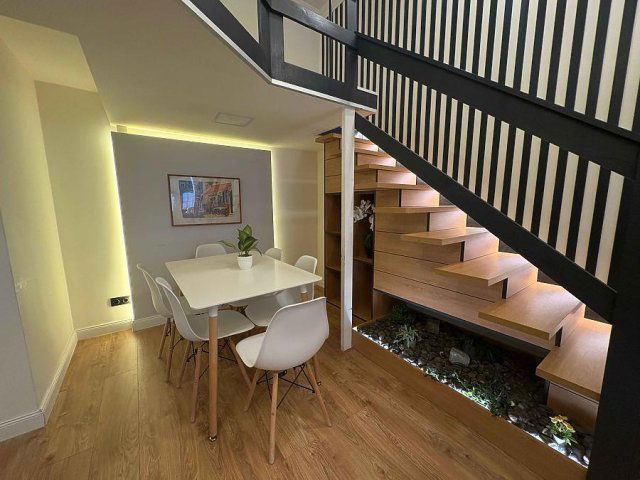 Eladó téglalakás, VI. kerületben, Vörösmarty utcában