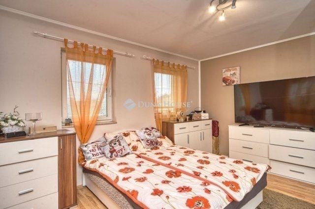 Eladó téglalakás, Üllőn 99.5 M Ft, 4 szobás