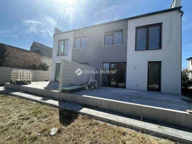 Eladó ikerház, Budapesten, XVIII. kerületben 173 M Ft, 5 szobás