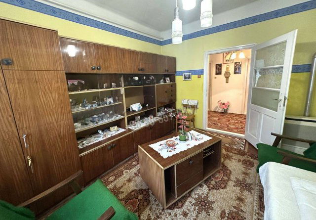 Eladó családi ház, Szegeden 49 M Ft, 3 szobás