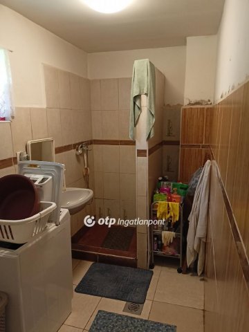 Eladó családi ház, Nagybajomban 20 M Ft, 2 szobás