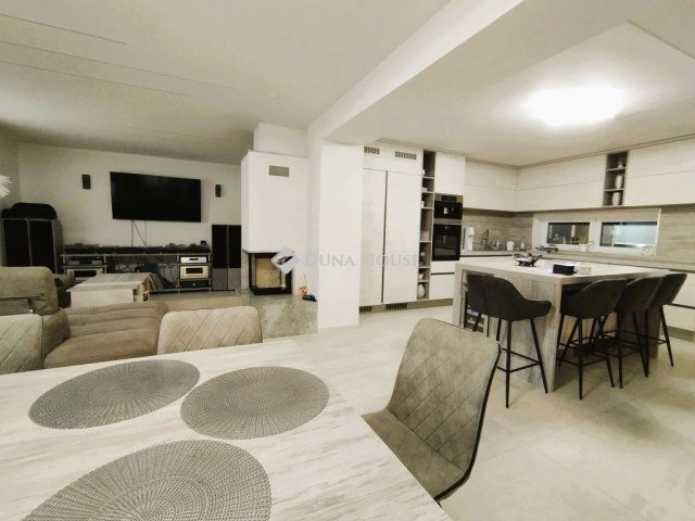 Eladó családi ház, Győrött 183.5 M Ft, 3+1 szobás