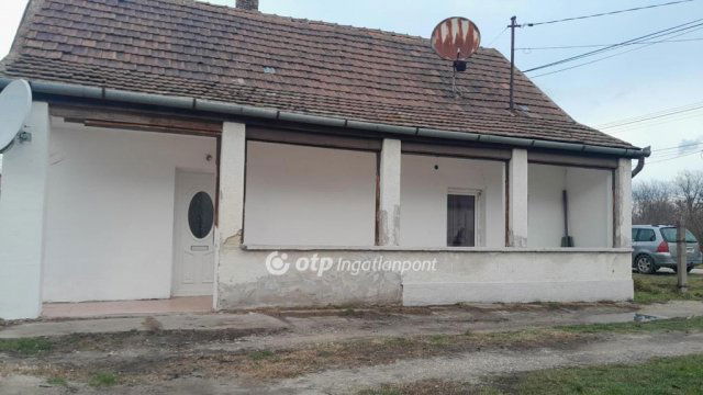 Eladó családi ház, Sárbogárdon 13 M Ft, 1 szobás