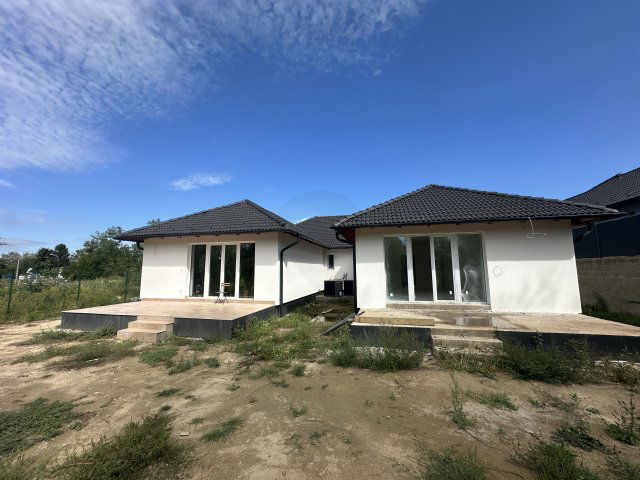 Eladó ikerház, Veresegyházon 105 M Ft, 5+1 szobás