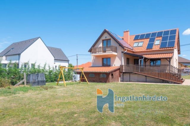 Eladó családi ház, Nemesvámoson 189 M Ft, 4+3 szobás