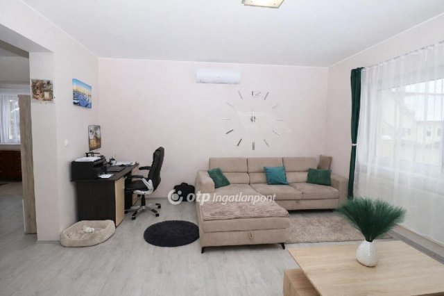 Eladó családi ház, Tasson 79 M Ft, 4 szobás