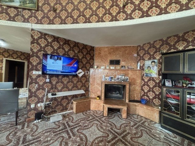 Eladó családi ház, Pécsett 79.9 M Ft, 7 szobás