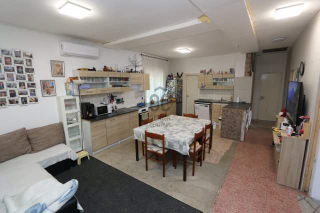 Eladó családi ház, Pócsmegyeren 59.9 M Ft, 3 szobás