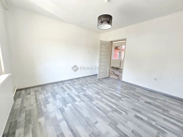 Eladó családi ház, Siklóson 36.9 M Ft, 3 szobás