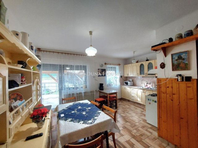 Eladó családi ház, Vértesbogláron 68.9 M Ft, 6 szobás