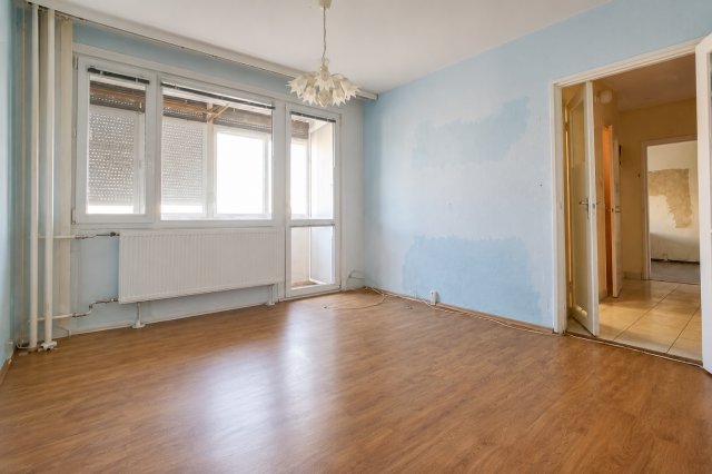 Eladó panellakás, Székesfehérvárott 45 M Ft, 2 szobás