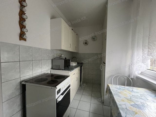 Kiadó panellakás, albérlet, Tatabányán 170 E Ft / hó, 2 szobás