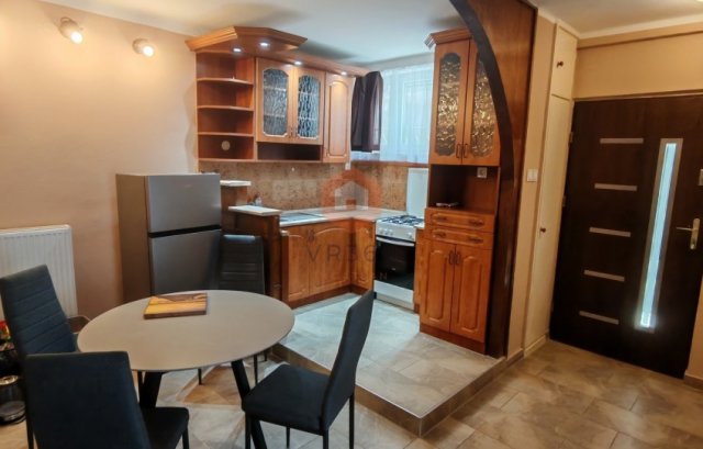 Kiadó téglalakás, albérlet, Pécsett 250 E Ft / hó, 3 szobás