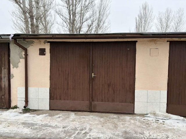 Eladó garázs, Vácon 11 M Ft / költözzbe.hu