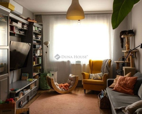 Eladó panellakás, Székesfehérvárott 62.3 M Ft, 3 szobás