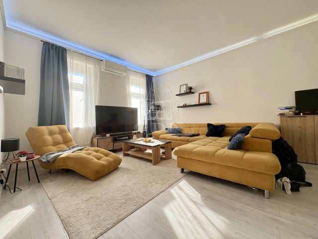 Eladó téglalakás, Budapesten, V. kerületben 109 M Ft, 1 szobás