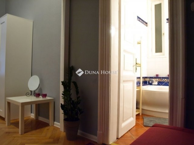 Eladó téglalakás, Budapesten, VII. kerületben 66.8 M Ft