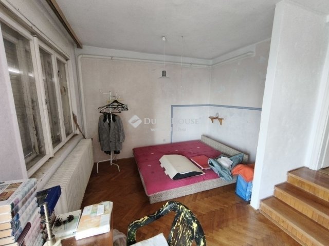 Eladó családi ház, Pécsett 84.9 M Ft, 5 szobás